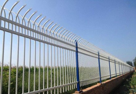 從表層分析鋅鋼護欄的質量